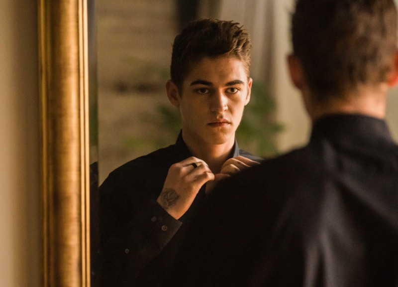 Destaques_PipocaDoMes_HeroFiennesTiffin_800x576